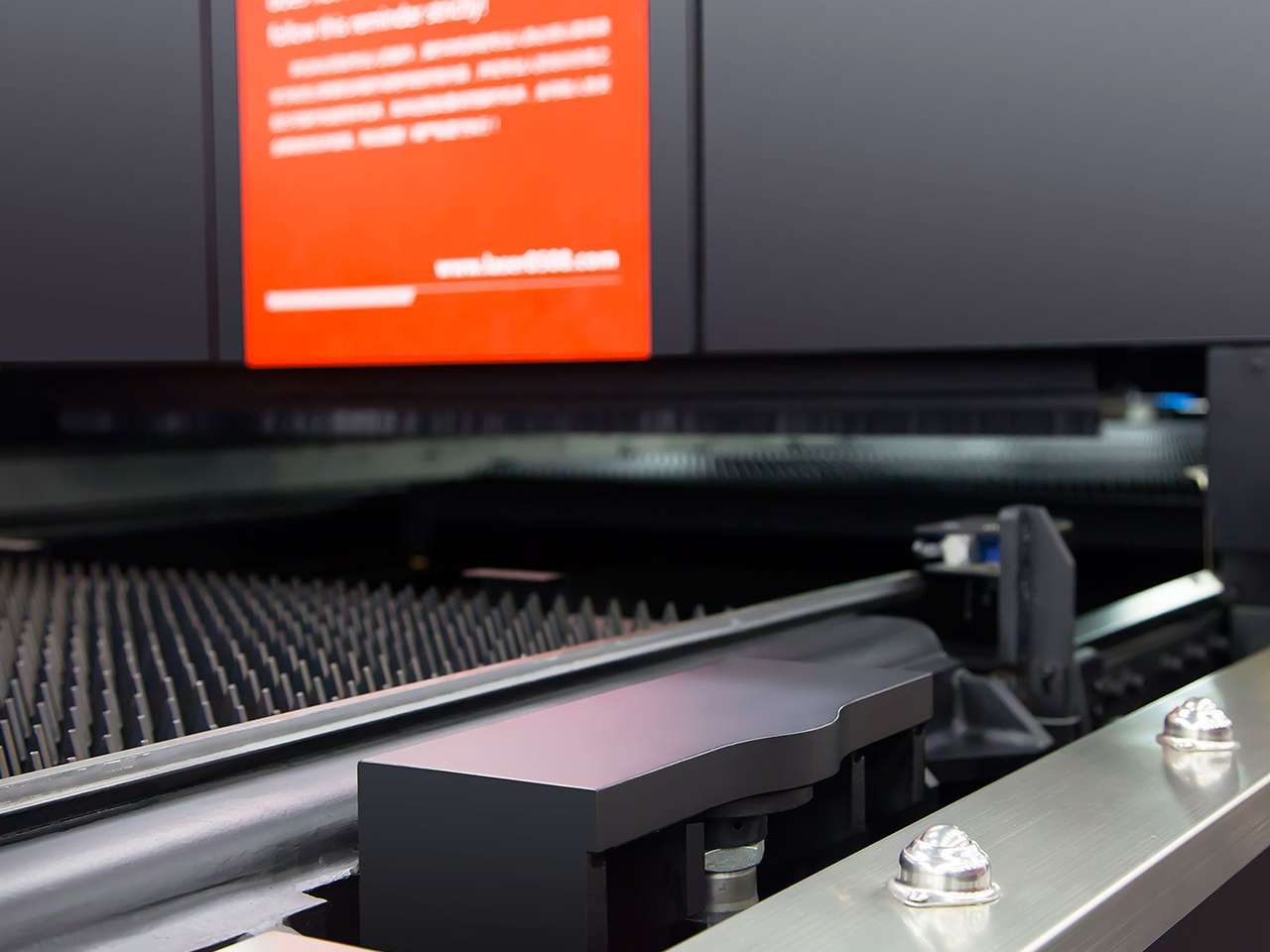 Product Page 4 D-SOAR-Fiber-Laser-Cutting-Machine4